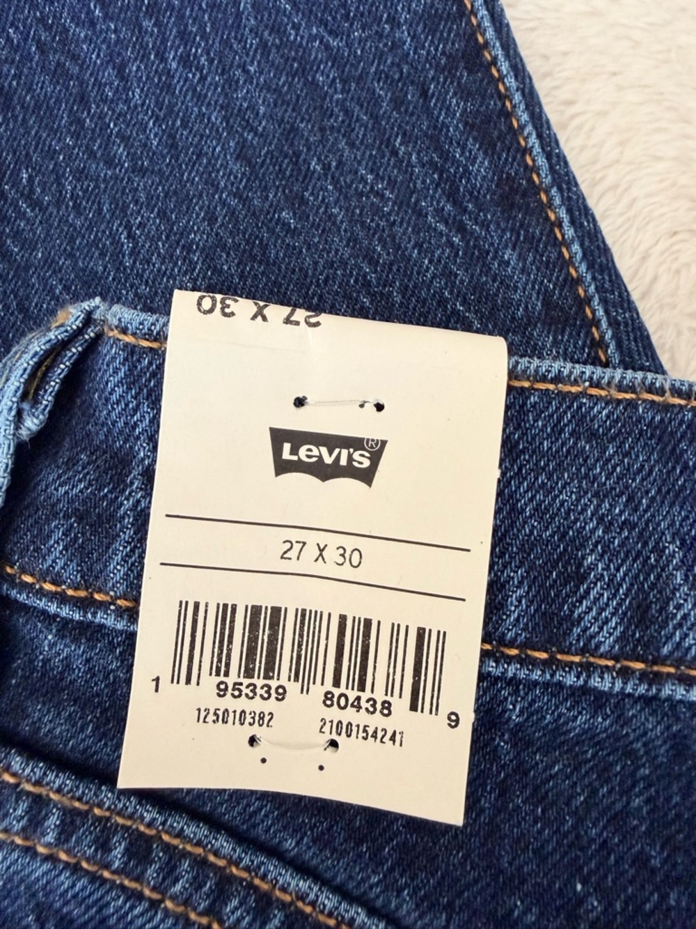 Levi's Women’s Straight Jeans in Dark Indigo with Tan Patch - Picture 3 of 5